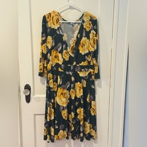 Chic Floral Long Sleeve Dress in Yellow and Dark Green